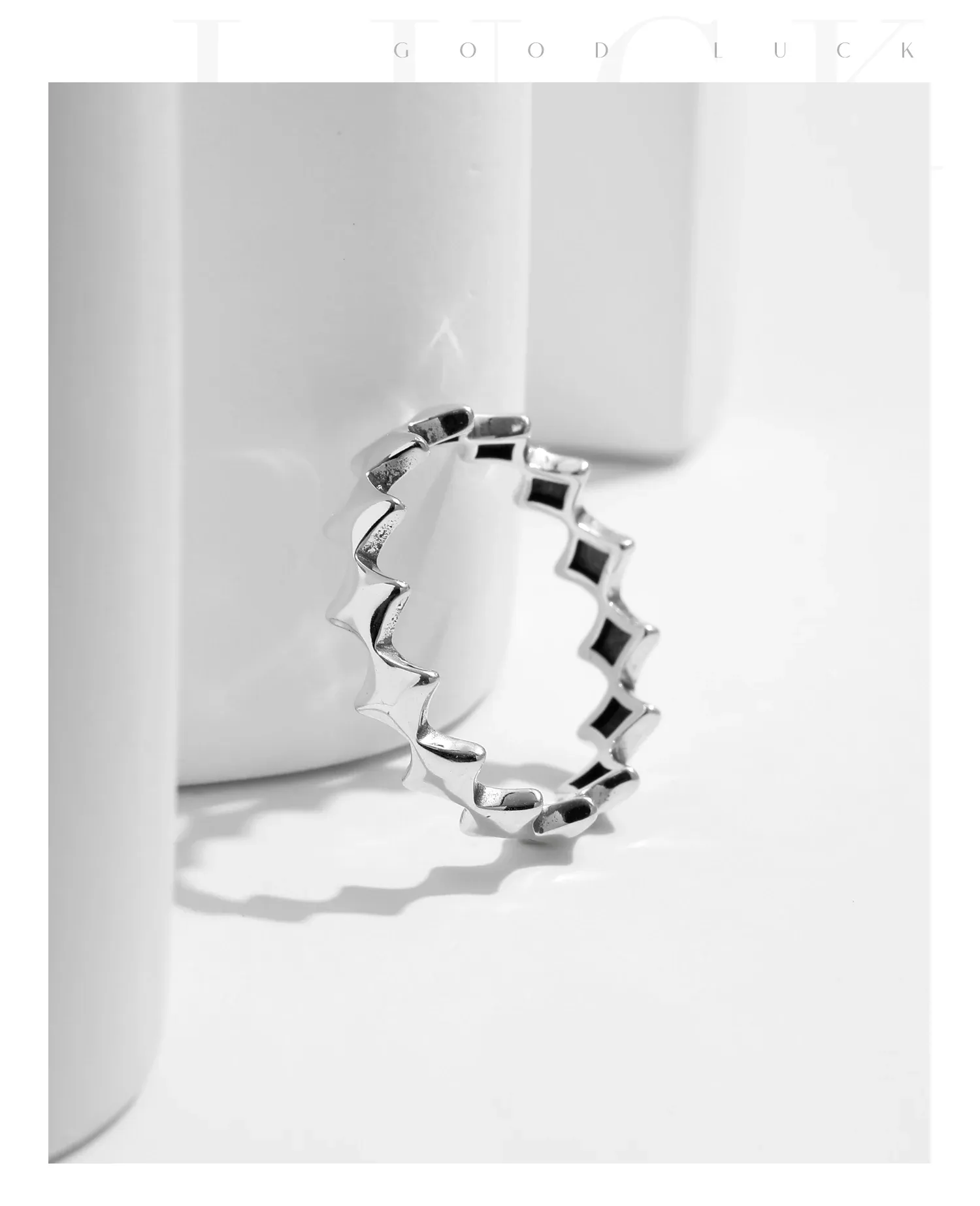 MODIAN 빈티지 별 모티프 925 실버 스태킹 링